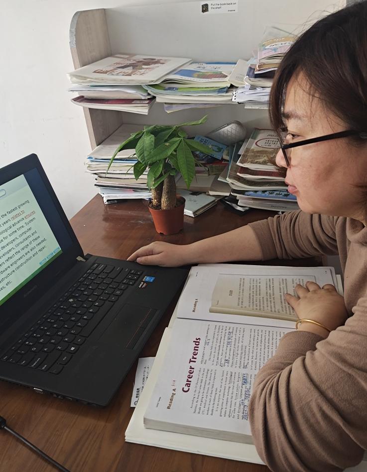 外语系 詹灵 克勤尽责抗疫情,笃志前行守初心!